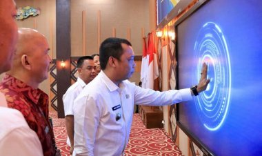 Beri Penghargaan Inovatif Kepada OPD, Pj Wali Kota Pekanbaru Luncurkan Aplikasi PEKA