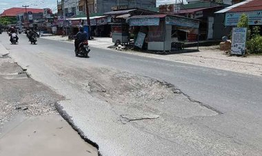 Overlay Jalan Suka Karya Tuntas, Berlanjut ke Perbaikan Drainase