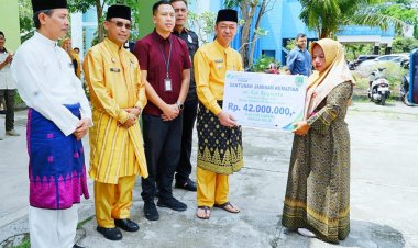 Bupati Rohil Serahkan Santunan BPJS Kepada Ahli Waris Pegawai Satpol PP