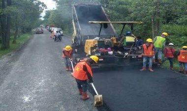 Pakai APBN, PUPR Tahun Ini Aspal Ulang Jalan Siak-Pelalawan Sepanjang 24,23 Km