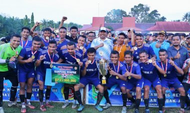 Tutup Open Turnamen Sepakbola Kampung Rempak III, Bupati Alfedri Berharap Lahir Messi Baru 