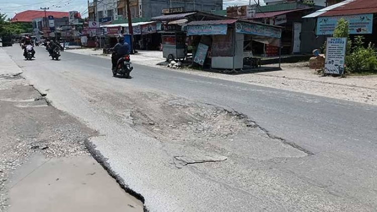 Overlay Jalan Suka Karya Tuntas, Berlanjut ke Perbaikan Drainase
