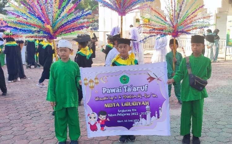 21 Santri MDTA Masjid Ubudiyah Tangkerang Timur Wisuda Iqra dan Khatam Alquran