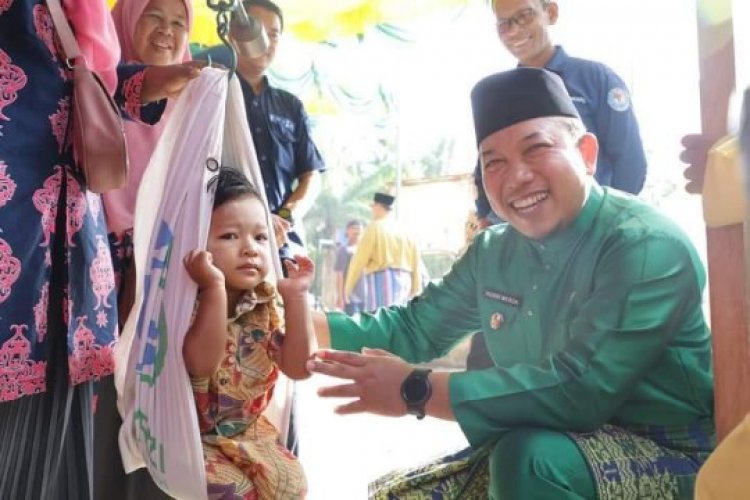 Husni Merza Laksanakan Bujang Kampung di Buantan Lestari: Ngurus e-KTP Jangan Lebih Satu Hari!