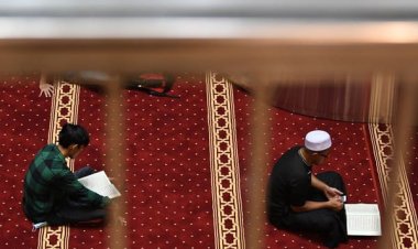 8 Adab Sunnah untuk Umat Muslim di Hari Jumat, Mandi Hingga Pakai Parfum