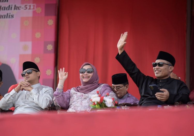 Pawai Carnaval Budaya Bengkalis Diikuti 8 Ribu Peserta, Bupati Apresiasi