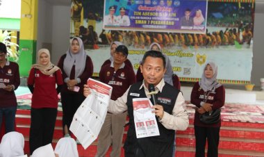 KPU Riau Perkenalkan Surat Suara Hingga Cara Coblos Pemilu 2024 ke Siswa SMAN 7 Pekanbaru