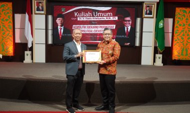 Dr Hasto Kristiyanto Beri Kuliah Umum Geopolitik Soekarno dan Pertahanan Negara di UIR