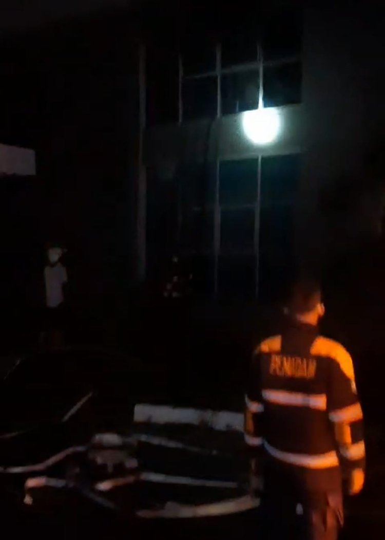 Update Breaking news: Kebakaran Kantor BPKAD Pekanbaru Berhasil Dipadamkan