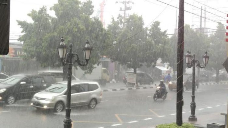 Sebagian Wilayah Riau Hari Ini Berpotensi Hujan Intensitas Sedang hingga Lebat yang Disertai Petir dan Angin Kencang