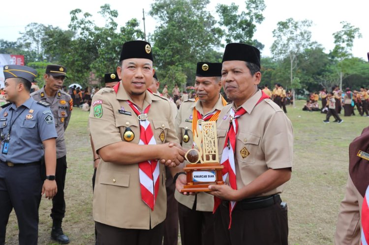 Husni Merza Jadi Pembina Upacara Pada Hari Pramuka ke-62 Tingkat Kabupaten Siak