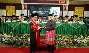 Berkontribusi untuk Pengembangan UIR, Tokoh Riau Dianugerahi Penghargaan