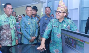 Kunjungan Kerja ke Riau, Menpan RB Tinjau Layanan di MPP Pekanbaru
