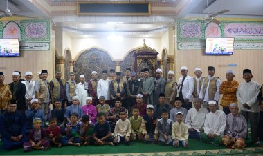 Wagubri Edy Natar Nasution Ikuti Gerakan Salat Subuh Berjamaah di Masjid Nurul Ikhwan Pekanbaru