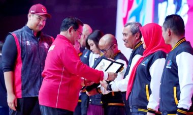 Gubernur Riau Dianugerahi Penghargaan Pelaku Olahraga Berprestasi 2023