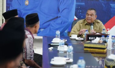 Keluhkan Surau yang Terkena Longsor, Pengurus Surau Suluk Tariqatul Jannah Kota Pekanbaru Datangi Wagubri