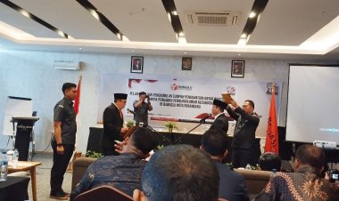 Ketua Bawaslu Pekanbaru Lantik PAW Anggota Panwaslu Kecamatan Sail