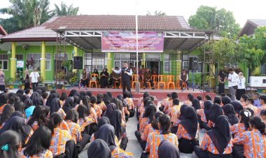 Dikunjungi KPU Riau, Siswa SMAN 3 Siak Hulu Bertanya Soal DPT Hingga Pemilu