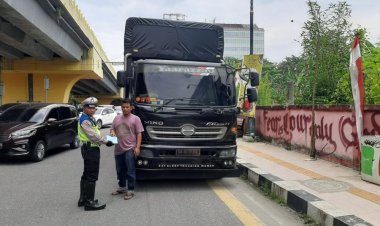 Truk Bertonase di Atas 8 Ton Dilarang Masuk ke Dalam Kota Pekanbaru, Akan Ditindak Dishub dan Polisi