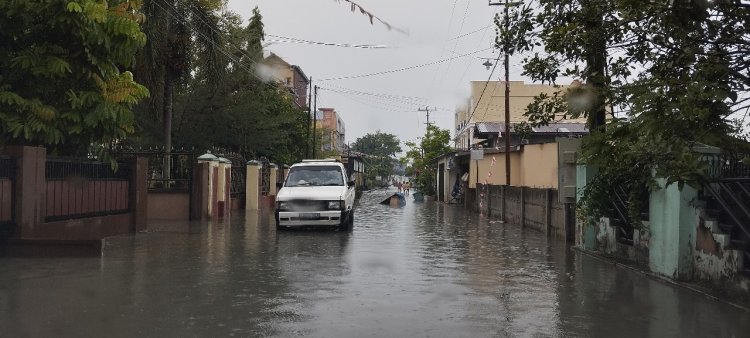 Banjir Pekanbaru Hari Ini: Sejumlah Ruas Jalan Terendam, Kendaraan Mogok