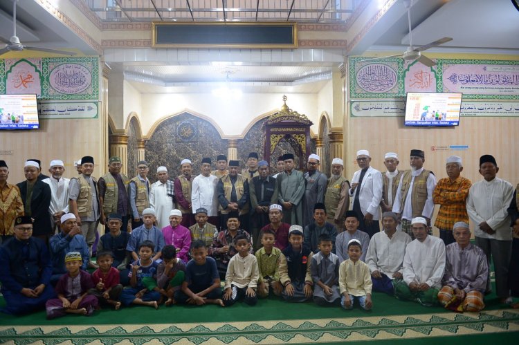 Wagubri Edy Natar Nasution Ikuti Gerakan Salat Subuh Berjamaah di Masjid Nurul Ikhwan Pekanbaru