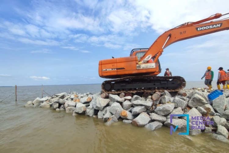 Cegah Abrasi, Dinas PUPR-PKPP Riau Bangun Dua Titik Pemecah Gelombang di Kepulauan Meranti