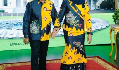 Peringati Hari Batik Nasional, Gubri Syamsuar dan Istri Promosikan Batik Riau di Istana Negara