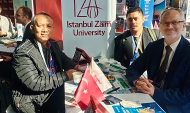 Perdana, UIR Hadir di European Association for International Education Conference 2023