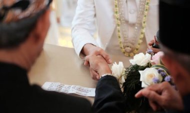 Siapa Orang yang Bisa Dijadikan Saksi Nikah?