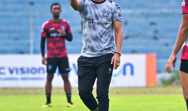 Jelang PSPS vs PSMS Medan, Ridwan Saragih Jadi Pelatih PSPS Riau, Langsung Pimpin Latihan di Stadion Kaharudin Nasution Rumbai