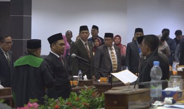 Iskandar Juari Dilantik Sebagai PAW Anggota DPRD Inhil