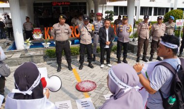 Geruduk Kantor KPU Riau, Pengunjuk Rasa Tuntut Peserta Pemilu 2024 Serius Tangani Krisis Iklim