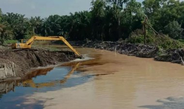 Cegah Banjir di Musim Hujan, Dinas PUPR Pekanbaru Mormalisasi Drainase dan Anak Sungai