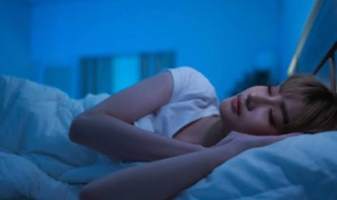 Dua Posisi Tidur yang Bikin Keriput di Wajah Cepat Muncul