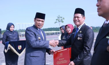 446 PNS Pemko Pekanbaru Terima Tanda Jasa Satyalancana Karya Satya pada Hari Pahlawan