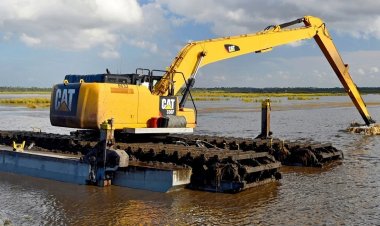 Diperkirakan Tiba Sebelum Akhir Desember, Excavator Amfibi Dinas PUPR Pekanbaru akan Keruk Sungai Sail Tahun Depan