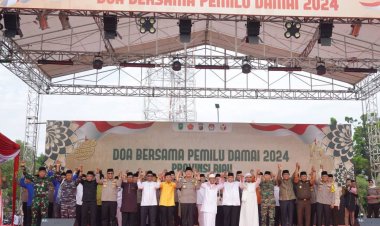 Diawali Salat Subuh Berjamaah dan Tausiyah Ustadz Das’ad Latif, Polda Riau Gelar Doa Bersama Pemilu Damai 2024