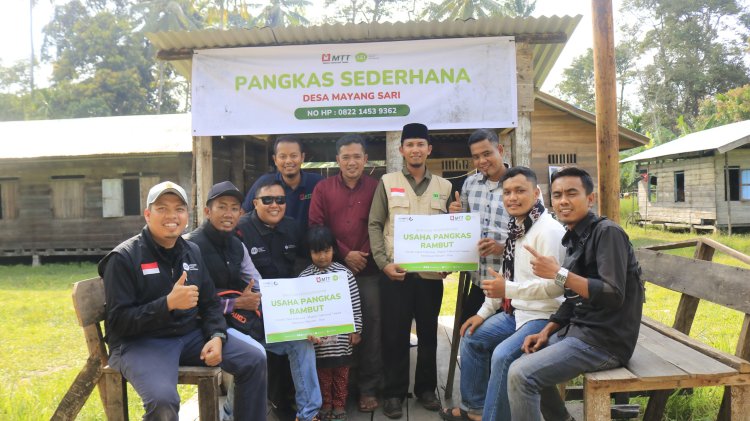 MTT Sumbagteng dan IZI Riau Salurkan Bantuan Alat Pangkas Rambut Kepada Bapak Darul Azim