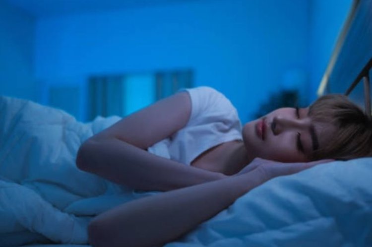 Dua Posisi Tidur yang Bikin Keriput di Wajah Cepat Muncul