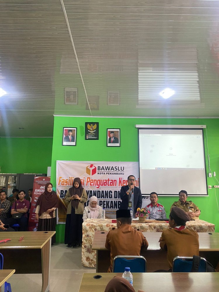 Bawaslu Pekanbaru Sosialisasi Kepemiluan Kepada Pemilih Disabilitas di SLB Negeri Pembina