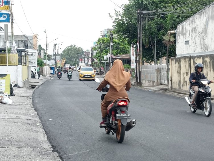 Perbaikan Sedang Berlangsung, overlay Badan Jalan Dahlia di Kecamatan Sukajadi Ditargetkan Rampung pada Desember 2023