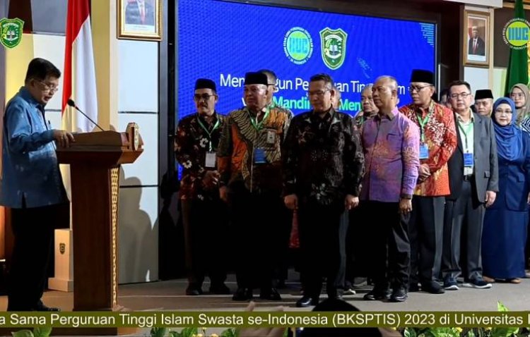 Jusuf Kalla Lantik Kepengurusan BKSPTIS Masa Amanah 2023-2027