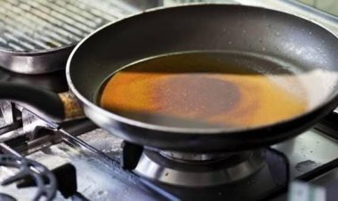 Minyak Goreng Bekas Jangan Dibuang Sembarangan, Ini Bahayanya