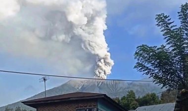 Gunung Marapi Kembali Erupsi Pagi Ini, 12 Orang Pendaki Masih Dicari Tim SAR Gabungan
