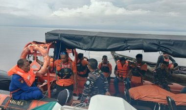Kapal TB Bina Sarana 82 Terbakar, ABK Terjun ke Perairan Pulau Rusah Masih Dicari Tim SAR Gabungan