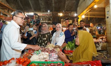 Menteri Perdagangan Zulkifli Hasan Kunjungi Pasar Tanjungsari Sumedang, Cabai Merah Tembus Rp120 Ribu per Kg