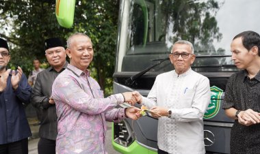 UIR Jadi Kampus Pertama di Indonesia yang Memiliki Bus Marcedes Benz Jet 5
