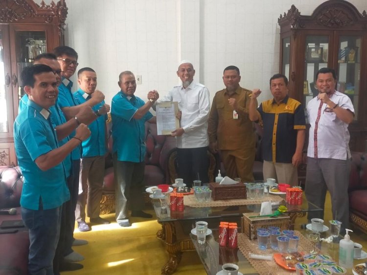 Terima SK Tuan Rumah Porprov XI Tahun 2026, Wali Kota Dumai Tancap Gas Percepat Sarana Prasarana Olahraga