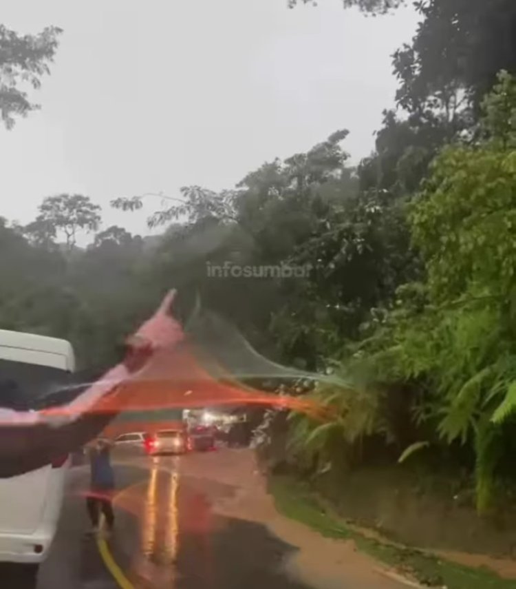 Longsor Lagi di Kelok 17, Akses Lintas Sumbar-Riau Terputus Pagi Ini