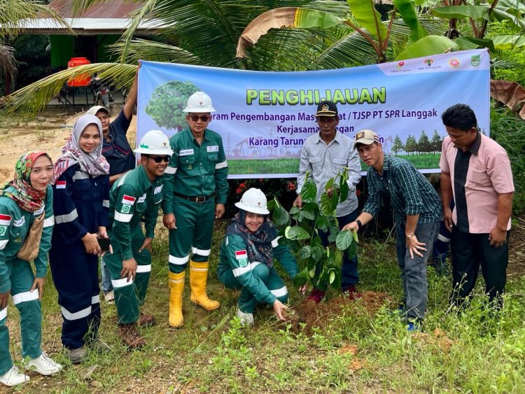 Jelang Akhir Tahun, PT SPR Langgak Lakukan Program Penghijauan dan Pelatihan Digital Marketing